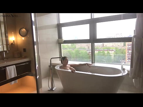 ❤️ Terura bebo Pasie ŝerĉas sian kuzon en la banĉambro ❤ Nur porno ĉe ni ❌️