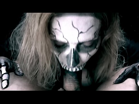 ❤️ Demona knabino suĉanta kokon per sia nigra buŝo kaj glutante kumon. ❤ Nur porno ĉe ni ❌️
